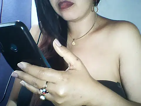 layanah12 online show from 04-12-26, 02:20