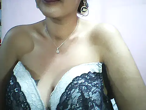 Snapshot of layanah12 chatting on 09-08-25, 03:11 layanah12 online show from 09-08-25, 03:11