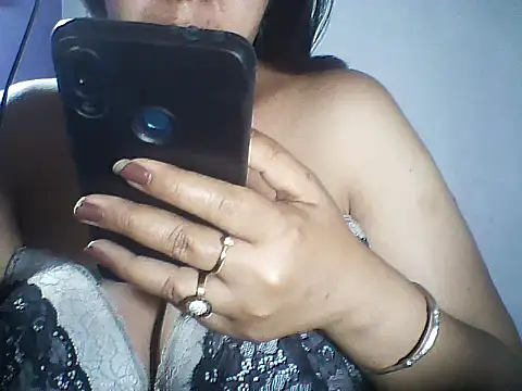 Snapshot of layanah12 chatting on 07-15-26, 09:44 layanah12 online show from 07-15-26, 09:44