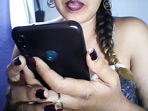 layanah12 online show from 10-24-25, 06:29