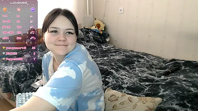 Snapshot of BettyandRich_ chatting on 02-17-25, 10:40 BettyandRich online show from 02-17-25, 10:40