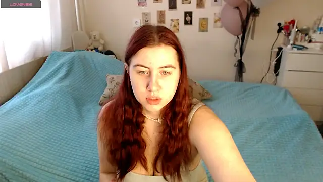 Snapshot of BettyandRich_ chatting on 10-16-25, 08:33 BettyandRich online show from 10-16-25, 08:33