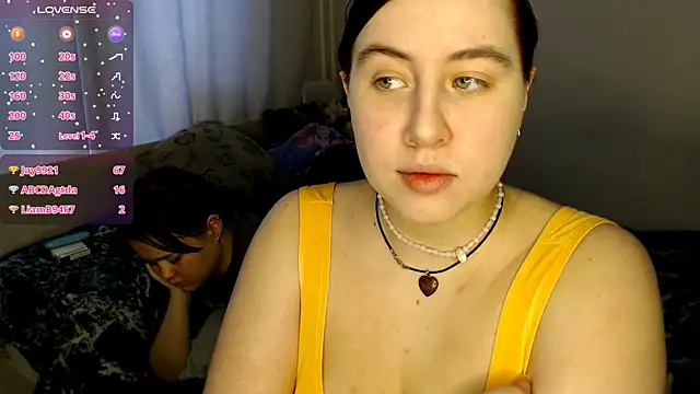 Snapshot of BettyandRich_ chatting on 03-10-25, 01:00 BettyandRich online show from 03-10-25, 01:00