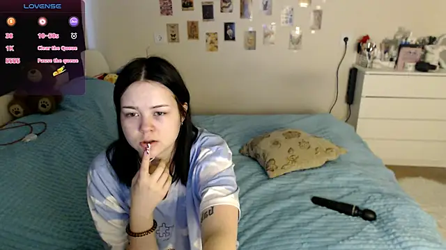 Snapshot of BettyandRich_ chatting on 10-23-25, 08:46 BettyandRich online show from 10-23-25, 08:46