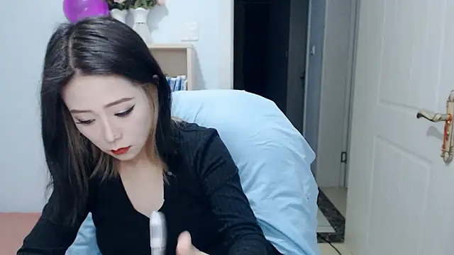 Snapshot of SuSushi728 chatting on 05-13-26, 03:41 SuSushi728 online show from 05-13-26, 03:41