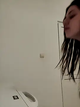 leeya lee online show from 02-10-25, 07:49