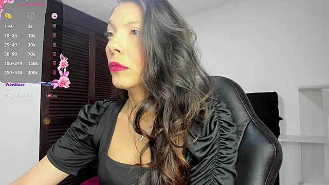 Selenakyle92  online show from 06-05-26, 03:33