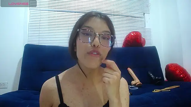Snapshot of _lucysmith chatting on 03-12-25, 06:18 lucysmith online show from 03-12-25, 06:18
