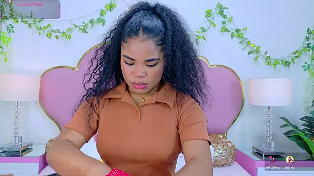 NahiaraReina online show from 11-01-25, 01:49