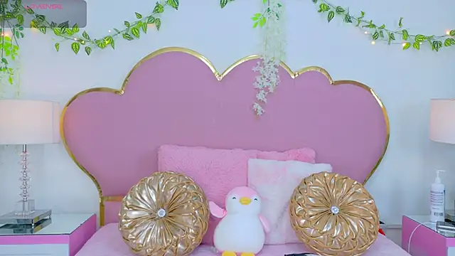 NahiaraReina online show from 10-27-25, 01:01