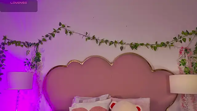 NahiaraReina online show from 07-14-26, 01:28