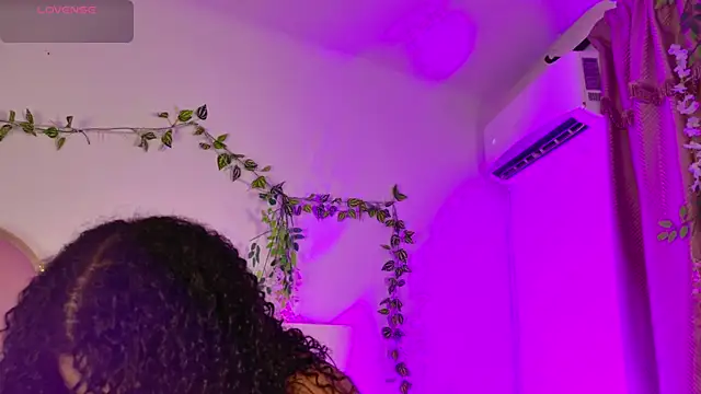 NahiaraReina online show from 05-20-26, 01:30