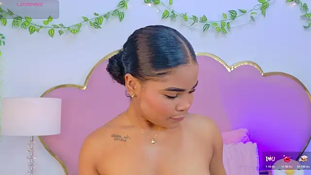 NahiaraReina online show from 11-30-25, 01:45