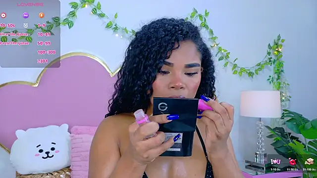 NahiaraReina online show from 11-06-25, 01:37