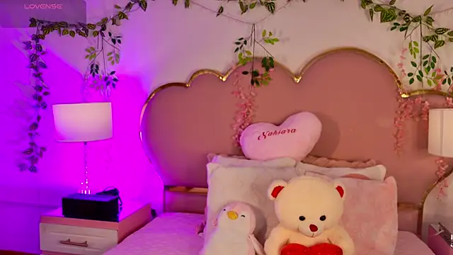 NahiaraReina online show from 04-24-26, 01:57