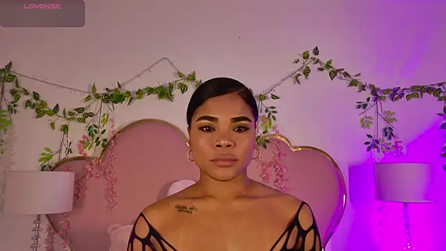 NahiaraReina online show from 05-02-26, 02:00
