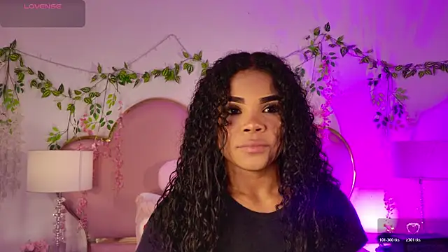 NahiaraReina online show from 05-06-26, 01:48