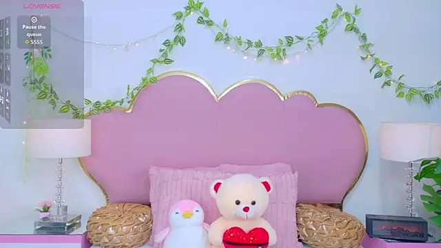 NahiaraReina online show from 11-28-25, 01:33