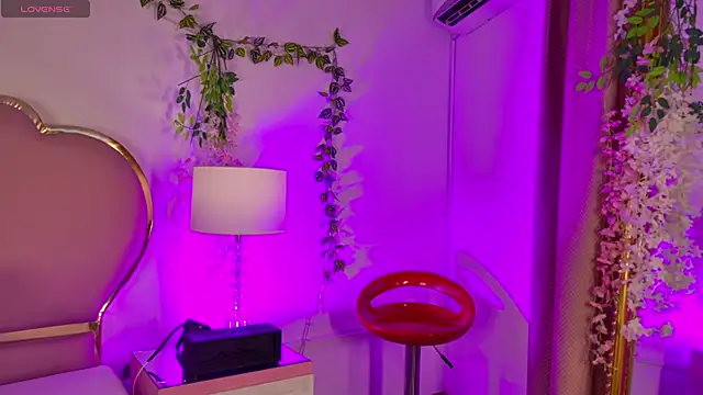 NahiaraReina online show from 05-15-26, 01:42
