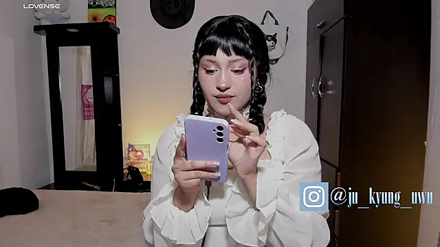Snapshot of Ju_Kyung chatting on 01-16-25, 04:38 Ju Kyung online show from 01-16-25, 04:38
