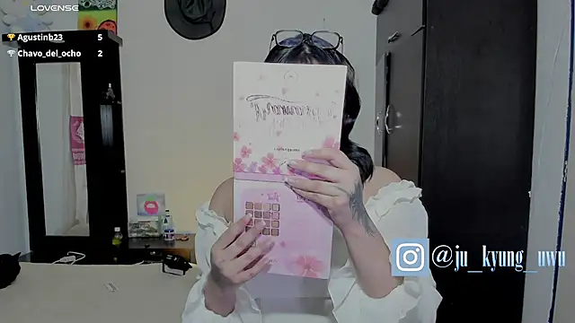 Snapshot of Ju_Kyung chatting on 01-21-25, 09:35 Ju Kyung online show from 01-21-25, 09:35