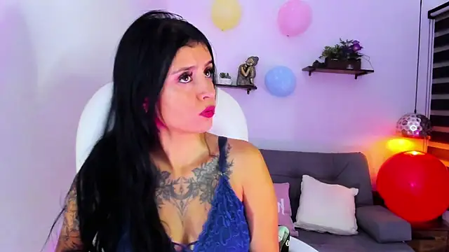 yenny garcia online show from 10-24-25, 04:39