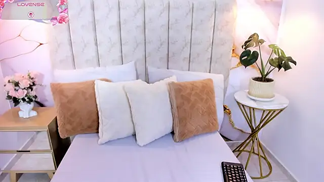 LauraSmith-01 online show from 03-16-26, 08:44