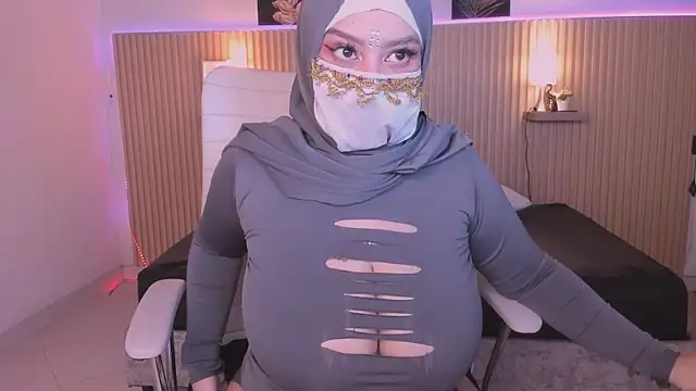 cloe sirena online show from 04-15-26, 02:10