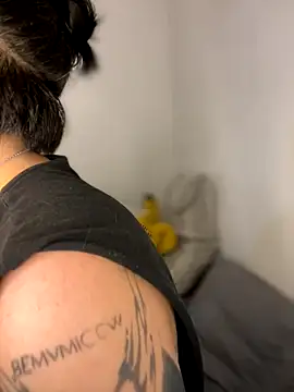 AnnikaMerliahh  online show from 10-30-25, 03:38