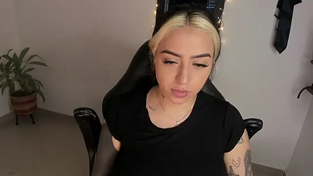 AnnikaMerliahh  online show from 01-14-26, 12:31