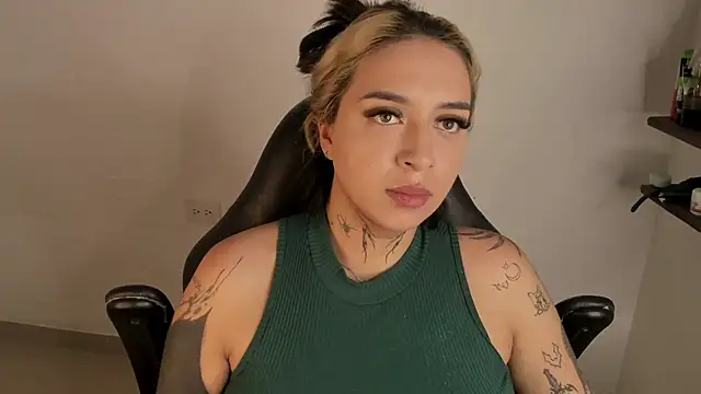 AnnikaMerliahh  online show from 02-22-26, 12:51