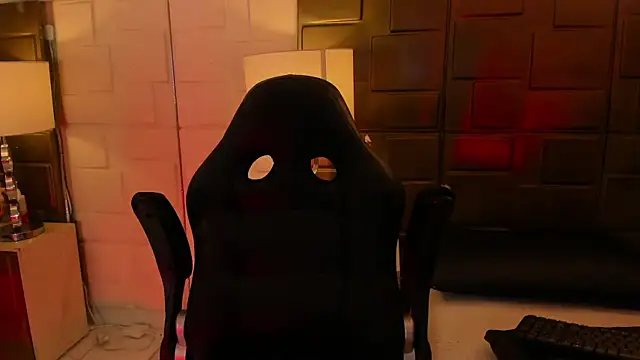 AnnikaMerliahh  online show from 03-04-25, 12:22