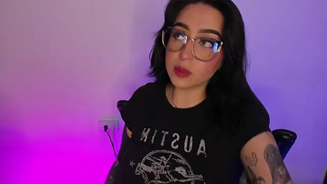 AnnikaMerliahh  online show from 10-15-25, 04:00