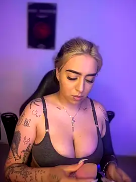 AnnikaMerliahh  online show from 11-14-25, 03:21