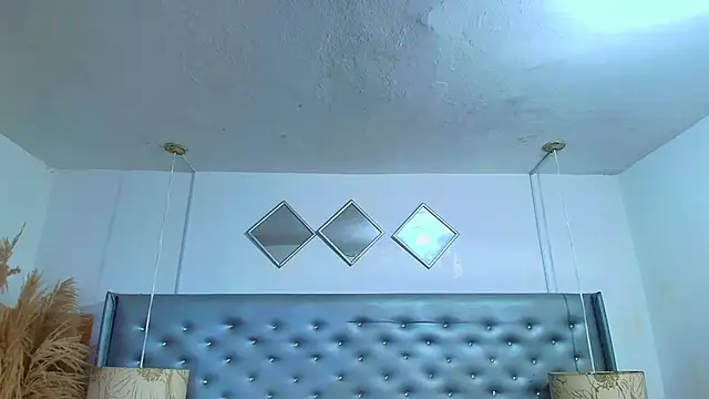 EileenBenzon online show from 11-26-25, 06:19