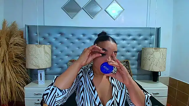 EileenBenzon online show from 11-28-25, 05:13