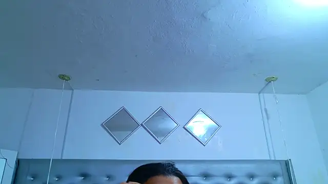 EileenBenzon online show from 04-28-26, 03:44