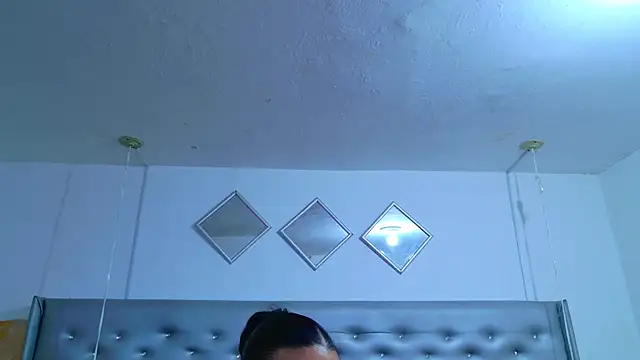 EileenBenzon online show from 05-25-26, 01:32