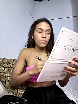 Snapshot of Cositarica_69 chatting on 09-24-25, 03:46 Cositarica 69 online show from 09-24-25, 03:46