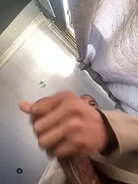 Snapshot of BlueIceCube chatting on 11-05-25, 11:35 BlueIceCube online show from 11-05-25, 11:35