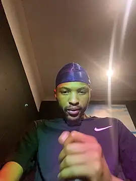 Snapshot of BlueIceCube chatting on 10-05-25, 01:40 BlueIceCube online show from 10-05-25, 01:40