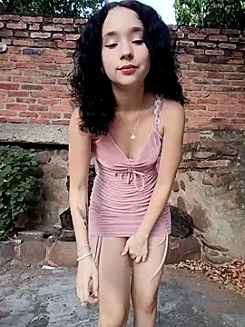 sweet outdoor charm online show from 11-21-25, 08:19