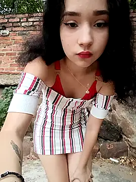 sweet outdoor charm online show from 11-29-25, 07:47