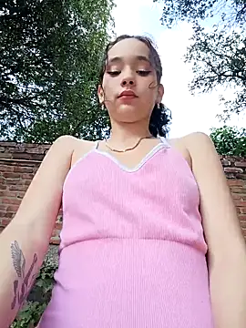 sweet outdoor charm online show from 02-13-26, 07:58