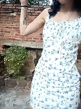 sweet outdoor charm online show from 02-14-26, 07:36