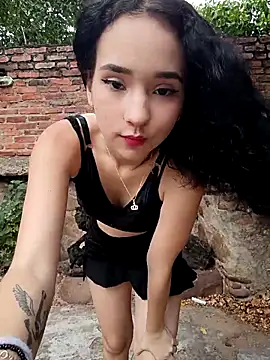 sweet outdoor charm online show from 11-28-25, 08:09