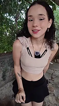 sweet outdoor charm online show from 06-18-26, 04:45
