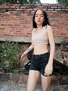 sweet outdoor charm online show from 02-25-26, 07:47