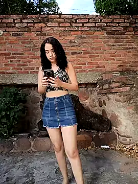 sweet outdoor charm online show from 11-26-25, 07:25