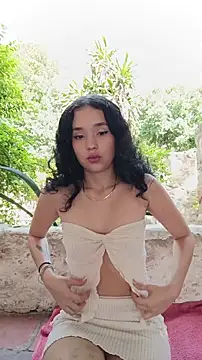 sweet outdoor charm online show from 12-14-25, 02:55